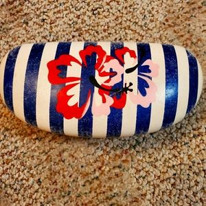 Hard shell eyeglass case (glasses NOT included)